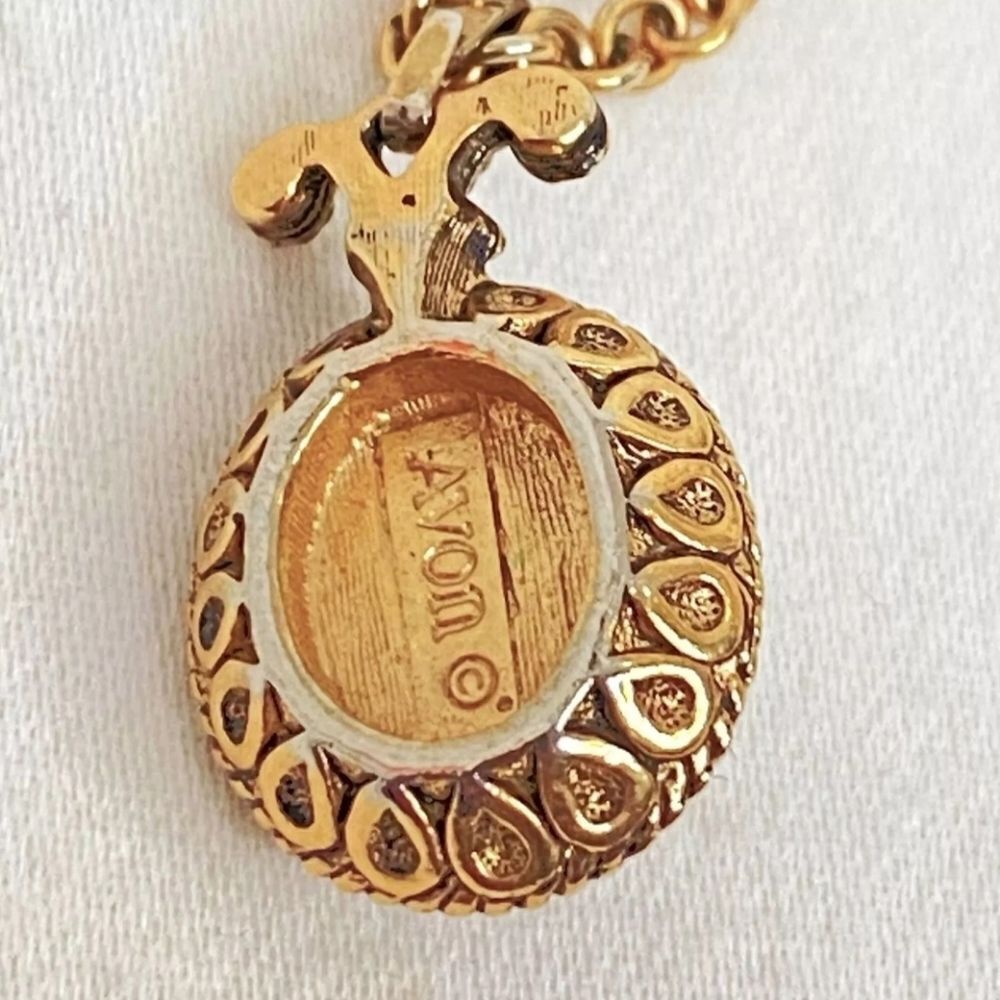 Avon Pendant Necklace Onyx Cabochon Encircled Pearlesque Beads Gold Tone Chain - Picture 10 of 14